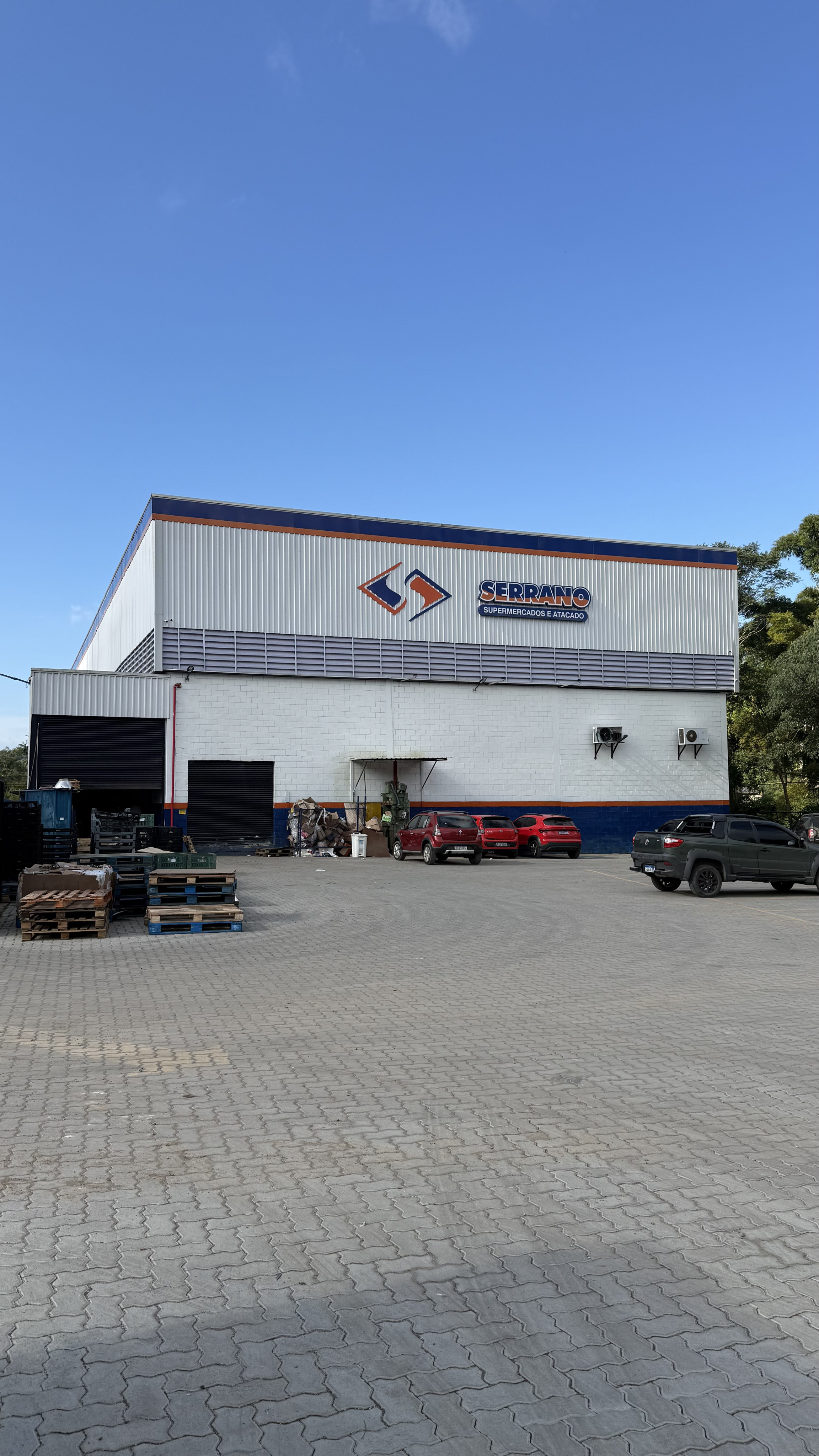 Supermercado Serrano em São Lourenço